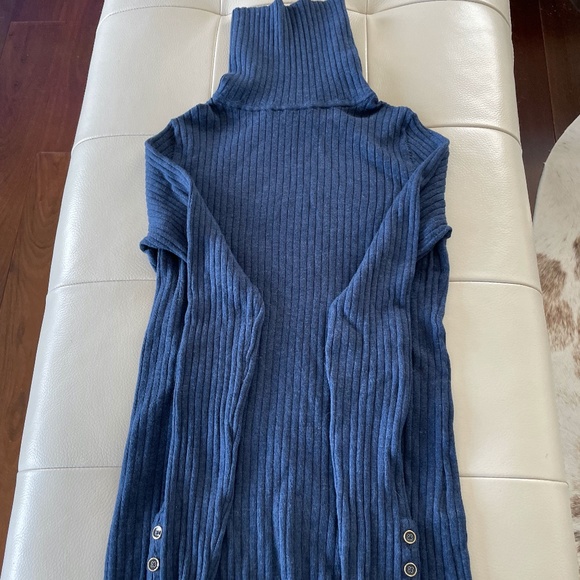 J. McLoughlin Turtleneck - Picture 1 of 2